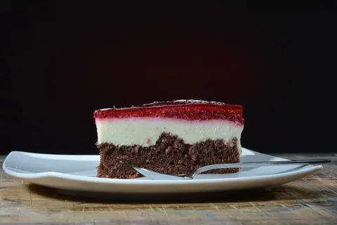 Cakes by Poppy Elcoate photo 2