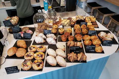 Cakes by Poppy Elcoate photo 3